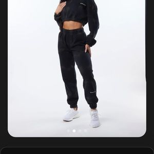 Alphalete oversized joggers